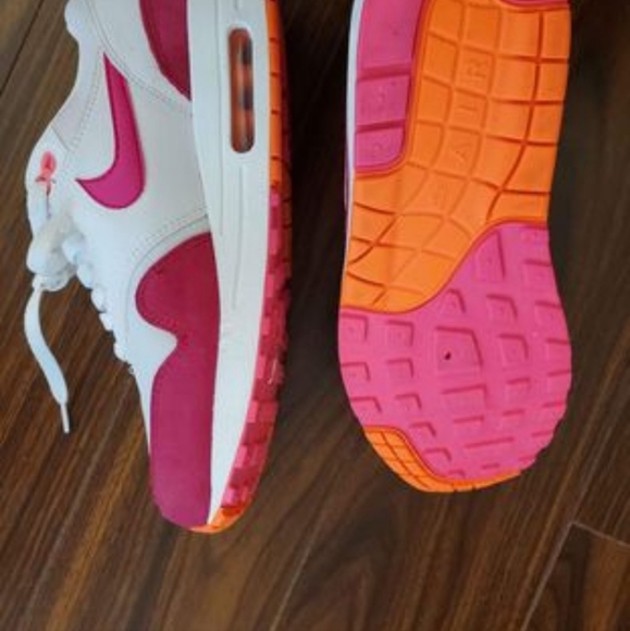 shoes - Picture 2 of 5